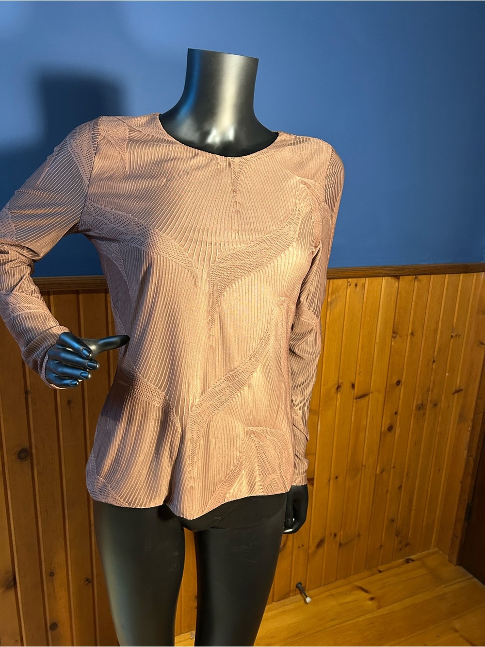 Melanie – Lyne  Women's knit Textured Long-Sleeve Tee in Mocha NWT
